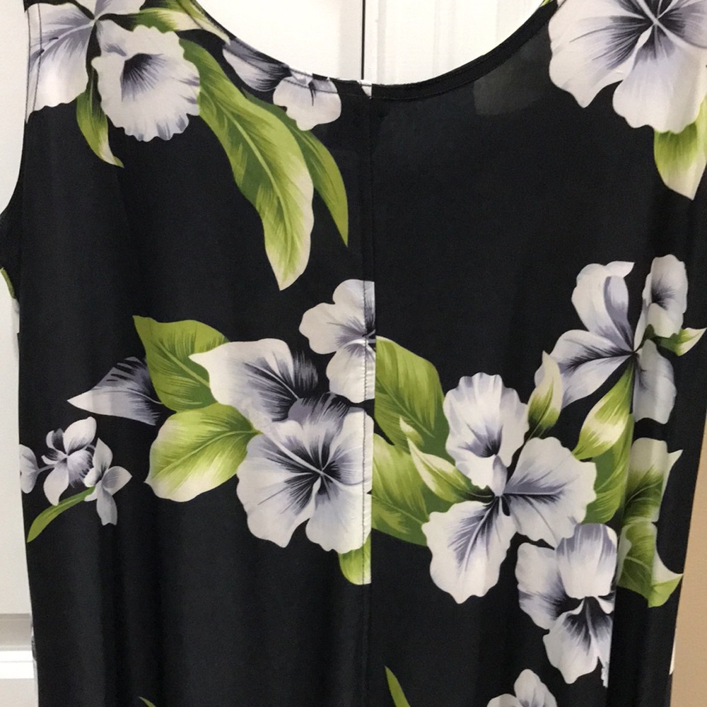 Women’s Dress - Picture 6 of 9